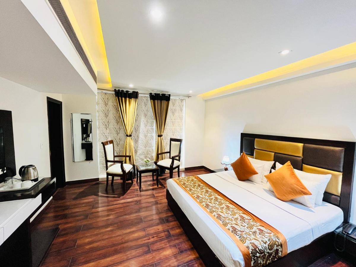 Hotel Aura Ip Grand Karkardooma Metro Station New Delhi Couple Friendly Exteriér fotografie
