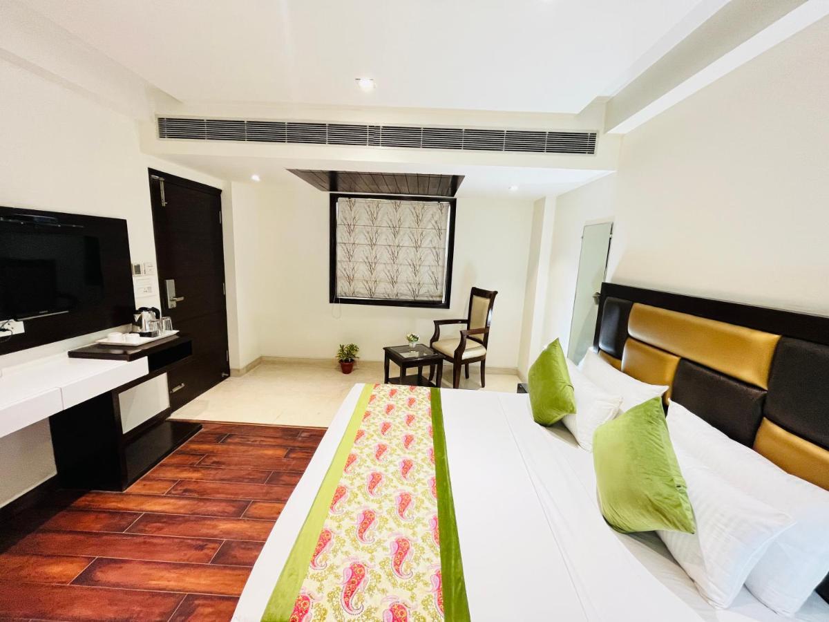 Hotel Aura Ip Grand Karkardooma Metro Station New Delhi Couple Friendly Exteriér fotografie