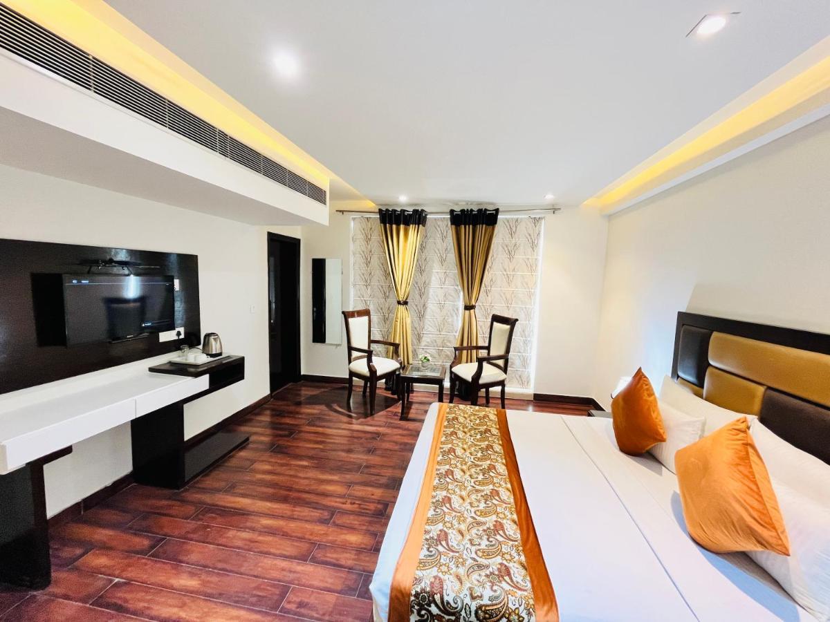 Hotel Aura Ip Grand Karkardooma Metro Station New Delhi Couple Friendly Exteriér fotografie