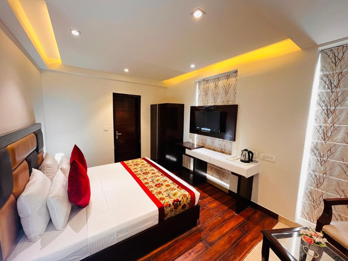 Hotel Aura Ip Grand Karkardooma Metro Station New Delhi Couple Friendly Exteriér fotografie