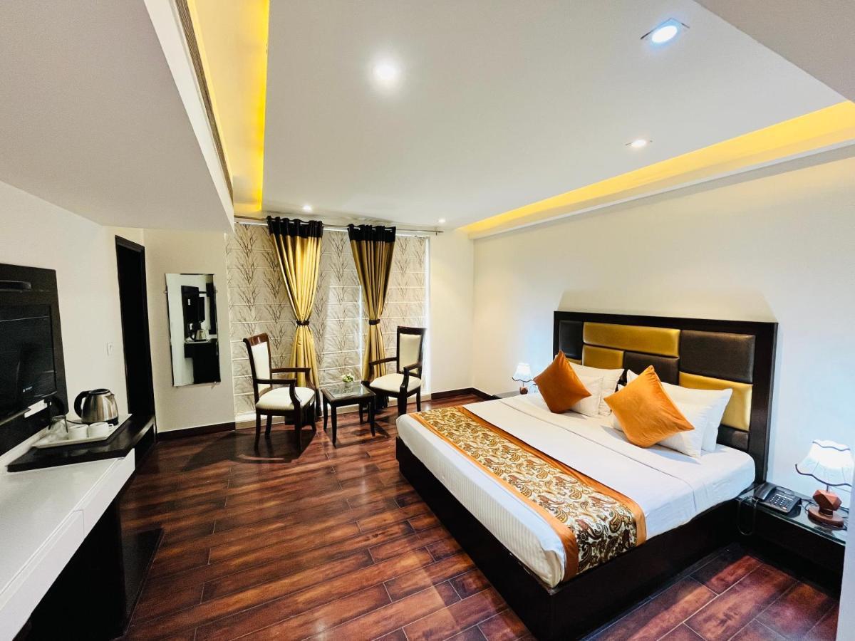Hotel Aura Ip Grand Karkardooma Metro Station New Delhi Couple Friendly Exteriér fotografie