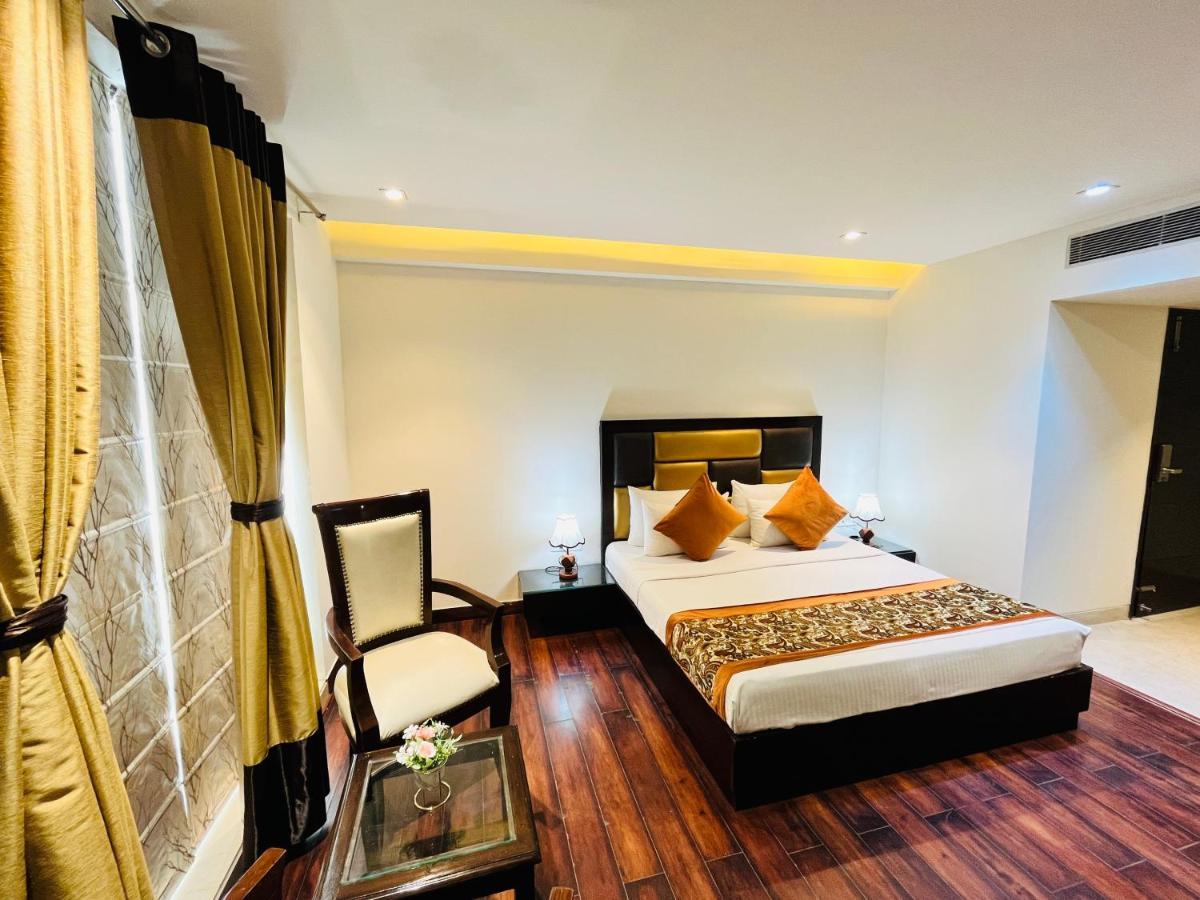 Hotel Aura Ip Grand Karkardooma Metro Station New Delhi Couple Friendly Exteriér fotografie