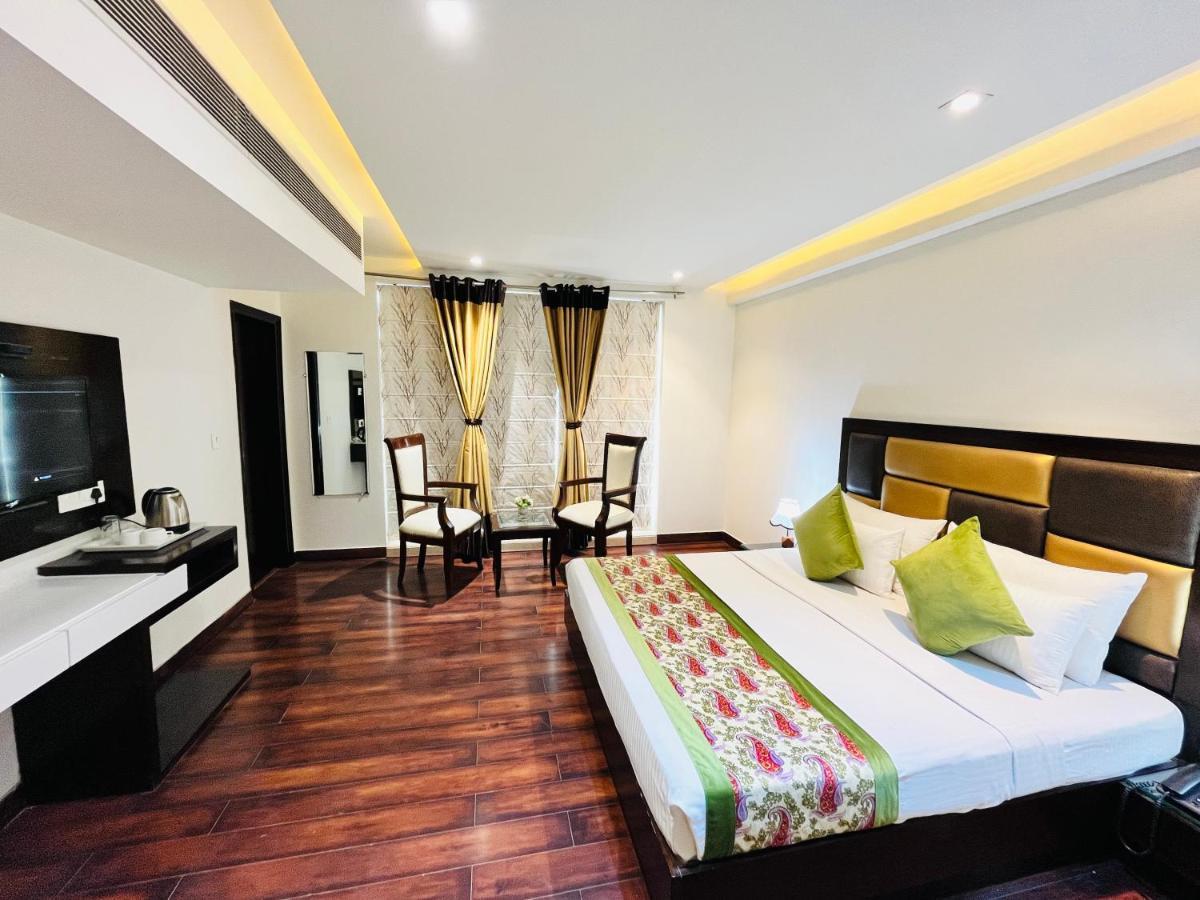 Hotel Aura Ip Grand Karkardooma Metro Station New Delhi Couple Friendly Exteriér fotografie