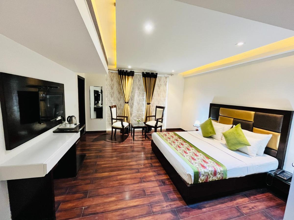 Hotel Aura Ip Grand Karkardooma Metro Station New Delhi Couple Friendly Exteriér fotografie
