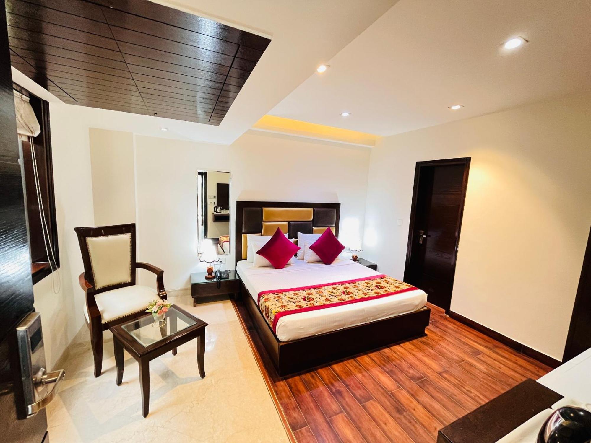 Hotel Aura Ip Grand Karkardooma Metro Station New Delhi Couple Friendly Exteriér fotografie