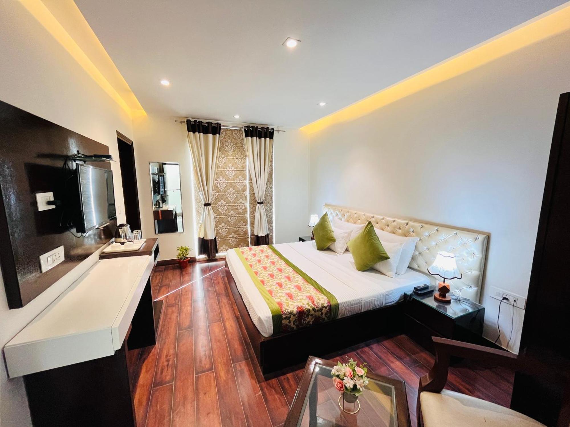 Hotel Aura Ip Grand Karkardooma Metro Station New Delhi Couple Friendly Exteriér fotografie